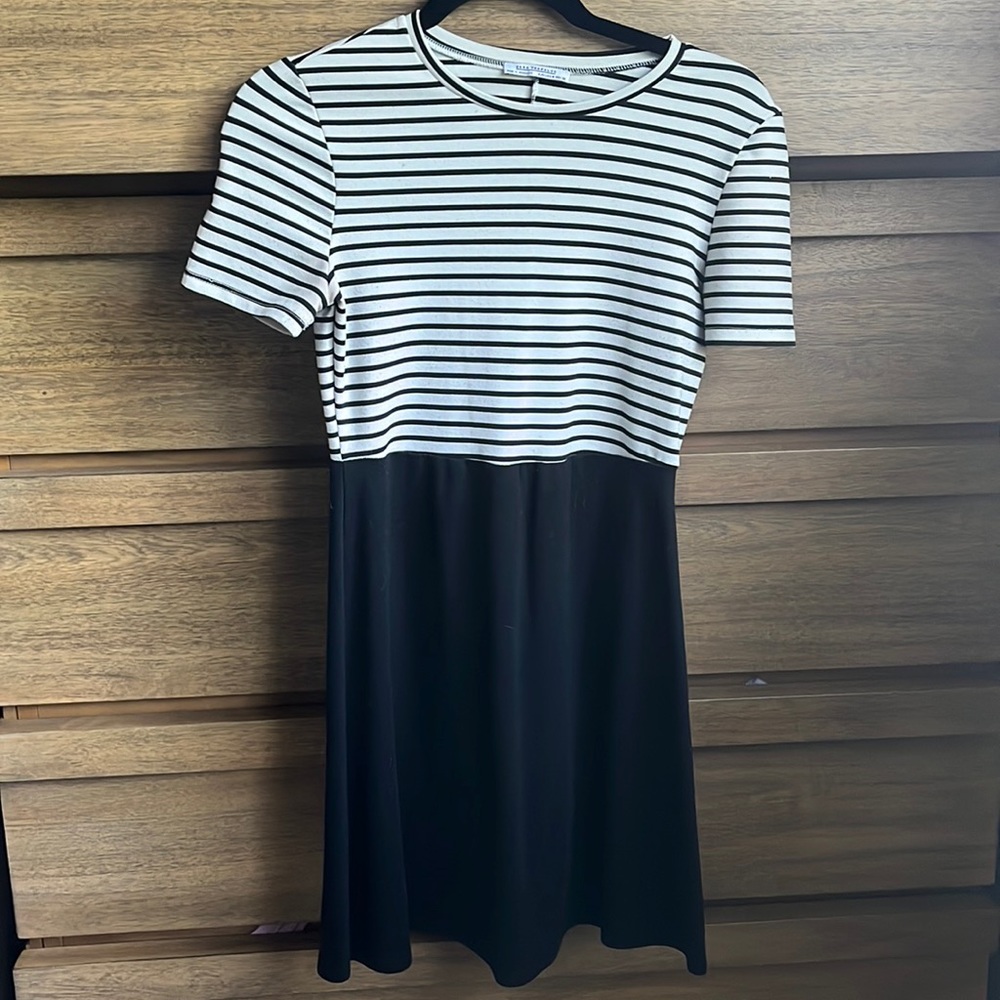 Short sleeve mini dress